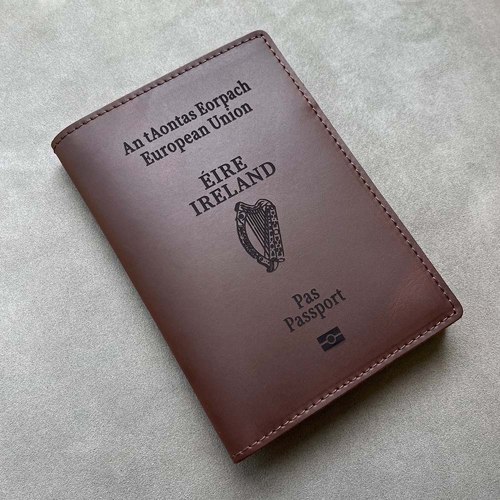 Personalised Leather Irish Pas - Phone Cases Ireland recension och pris