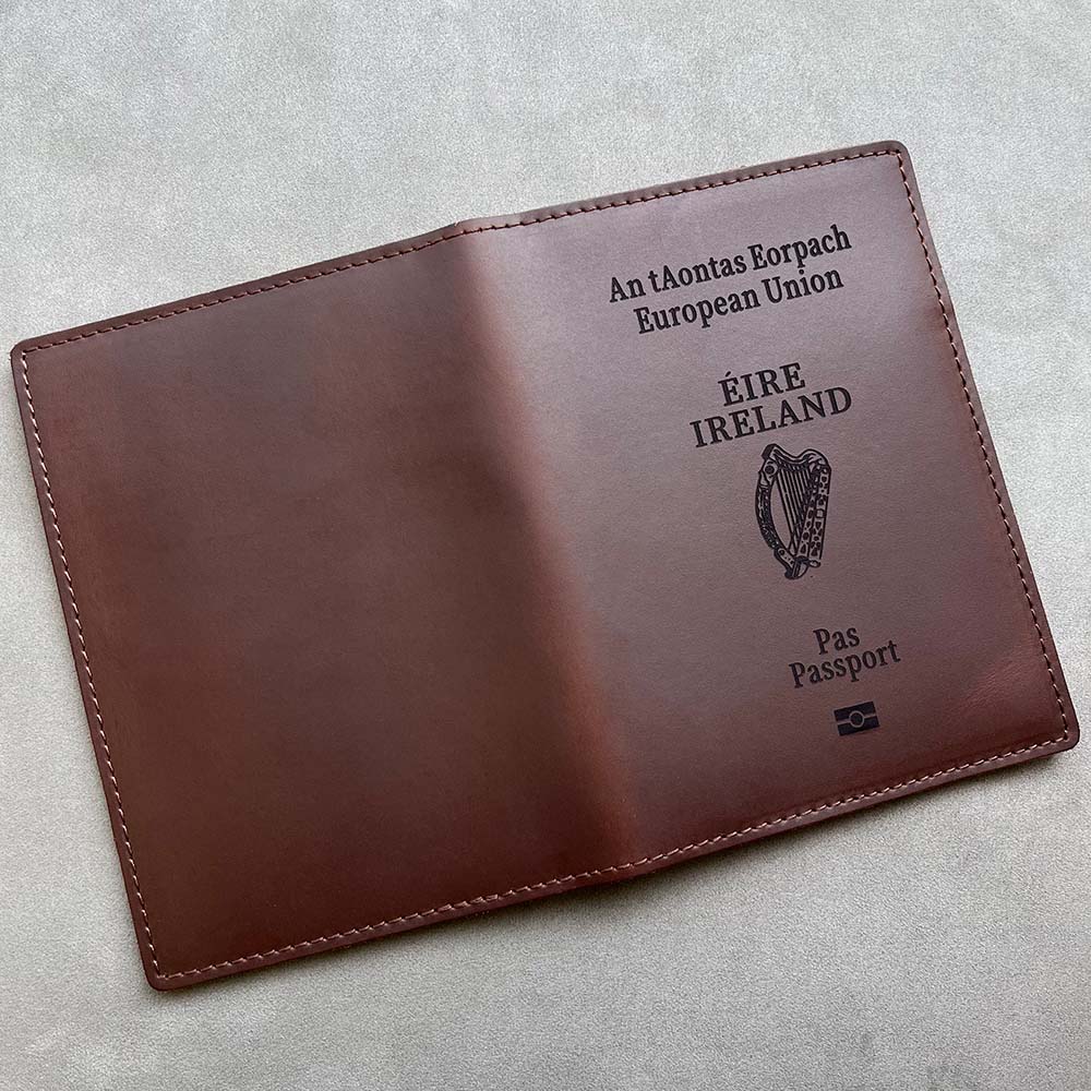 Personalised Leather Irish Pas - Phone Cases Ireland recension och pris